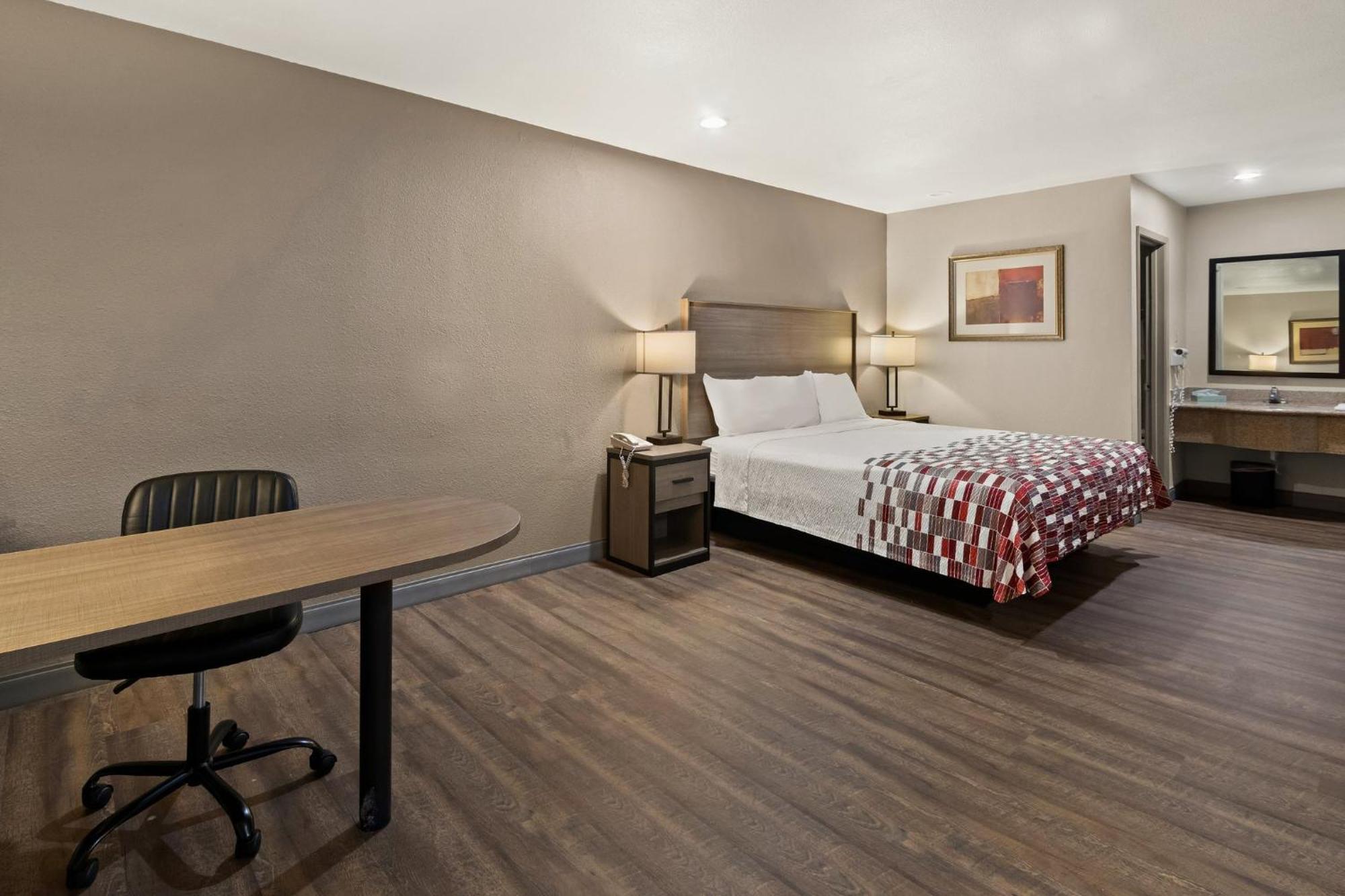 Red Roof Inn & Suites Irving - Dfw Airport South Zewnętrze zdjęcie