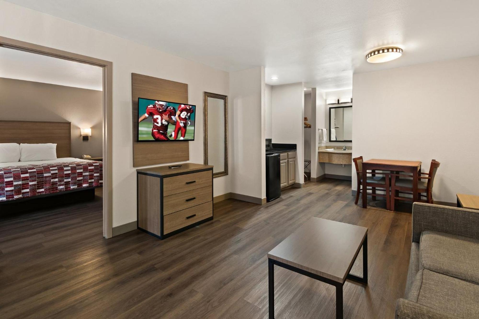 Red Roof Inn & Suites Irving - Dfw Airport South Zewnętrze zdjęcie