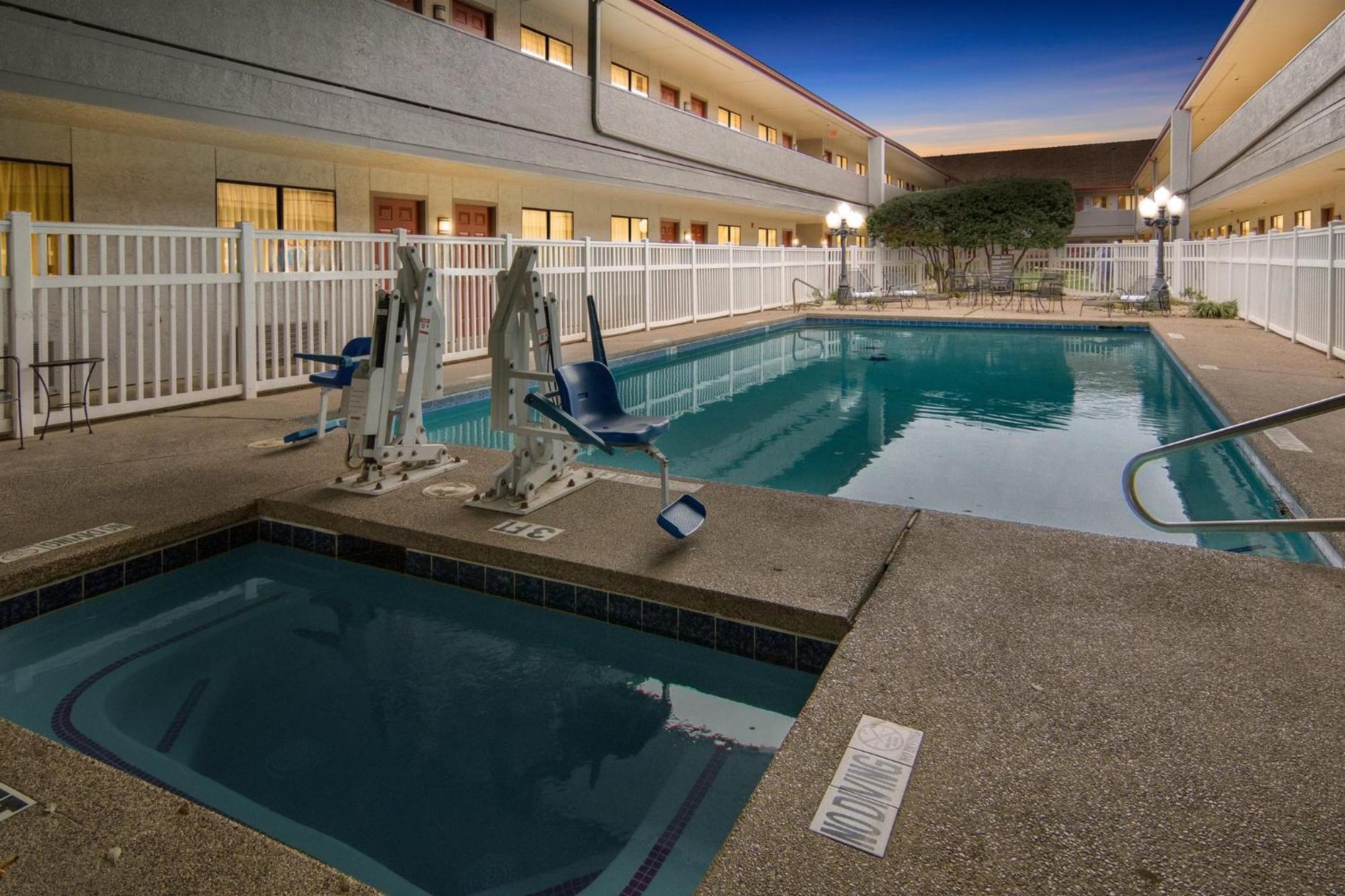 Red Roof Inn & Suites Irving - Dfw Airport South Zewnętrze zdjęcie