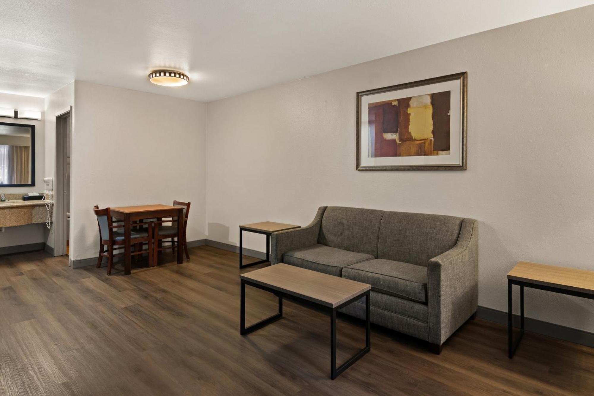 Red Roof Inn & Suites Irving - Dfw Airport South Zewnętrze zdjęcie