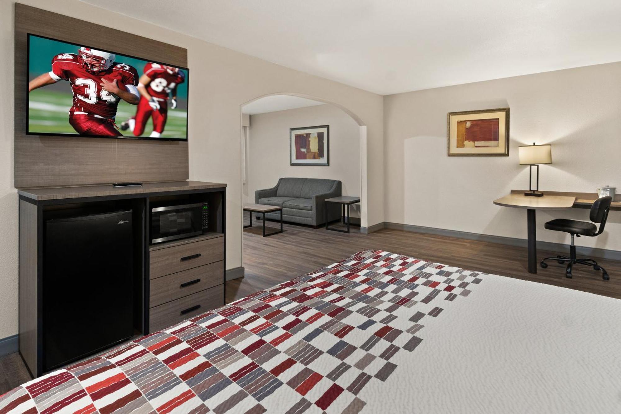 Red Roof Inn & Suites Irving - Dfw Airport South Zewnętrze zdjęcie