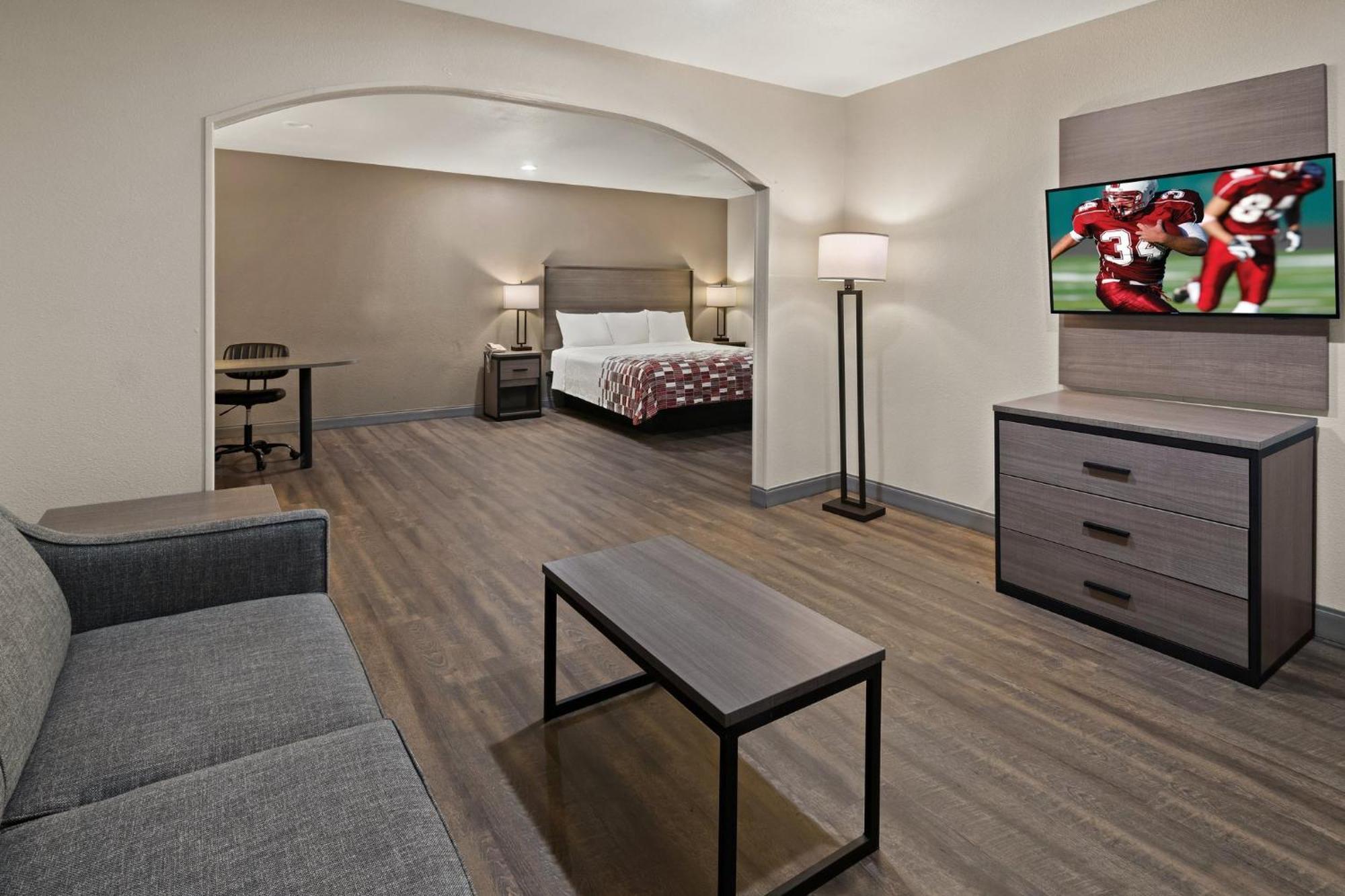 Red Roof Inn & Suites Irving - Dfw Airport South Zewnętrze zdjęcie