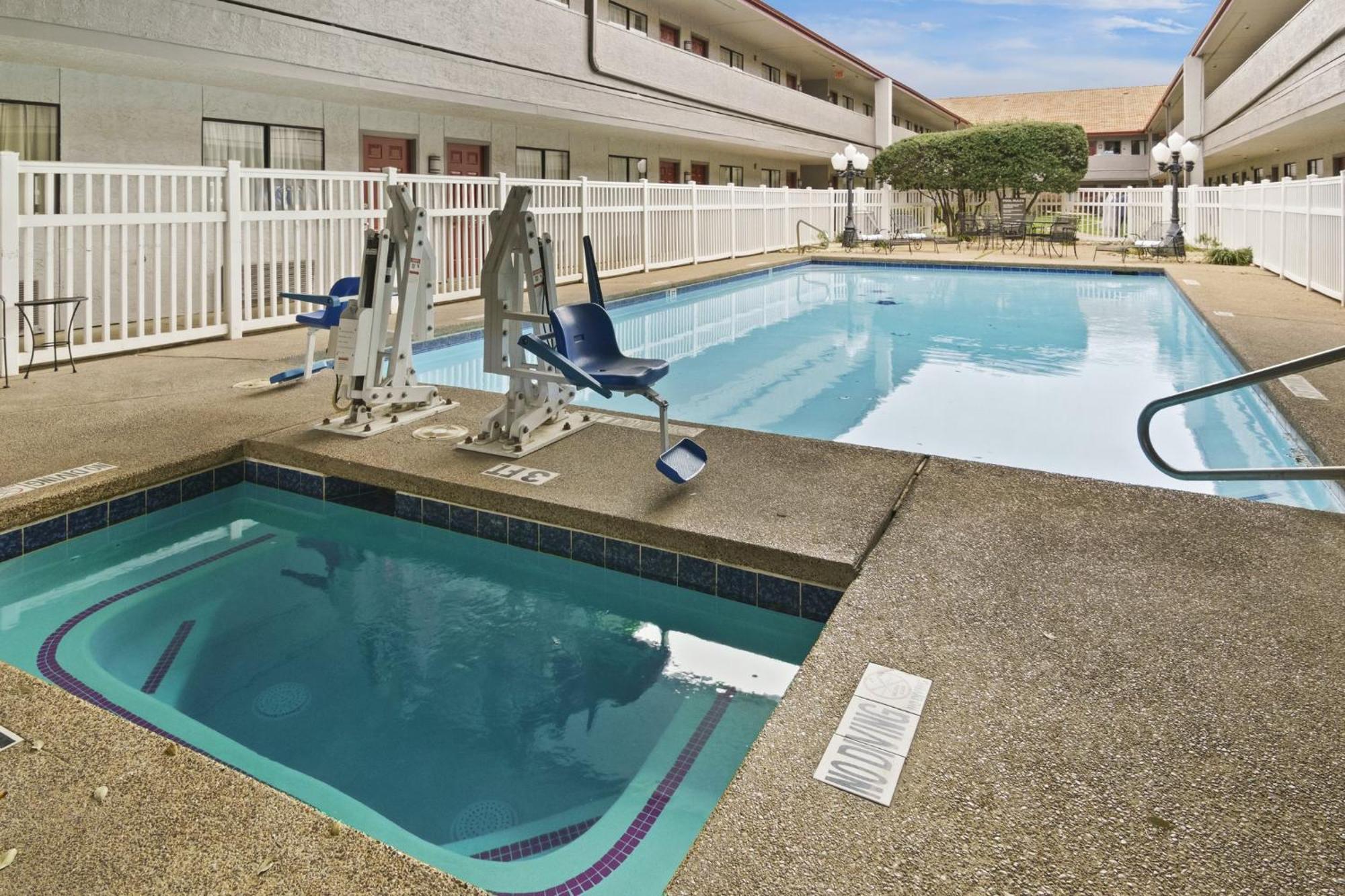 Red Roof Inn & Suites Irving - Dfw Airport South Zewnętrze zdjęcie
