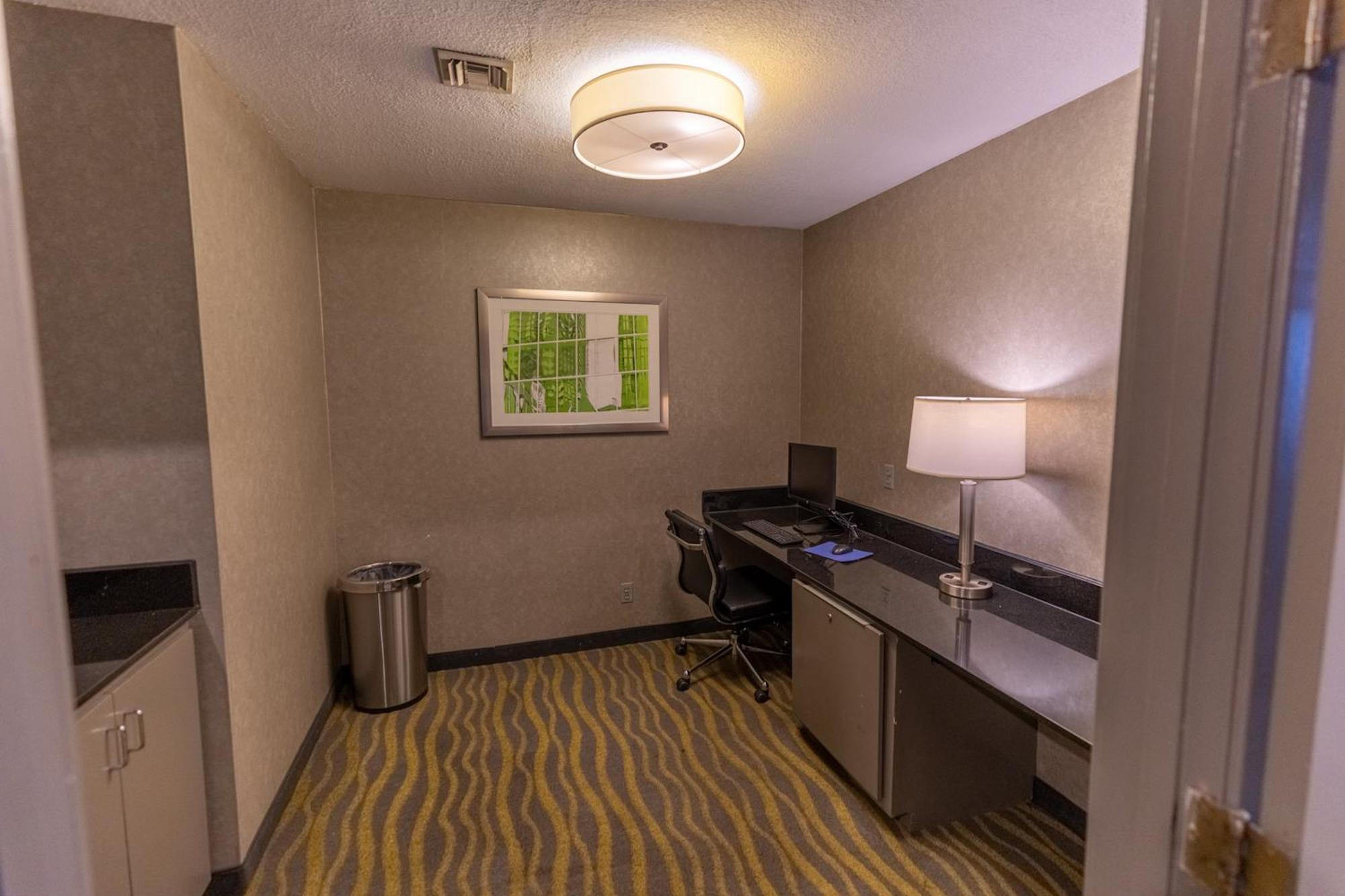 Red Roof Inn & Suites Irving - Dfw Airport South Zewnętrze zdjęcie